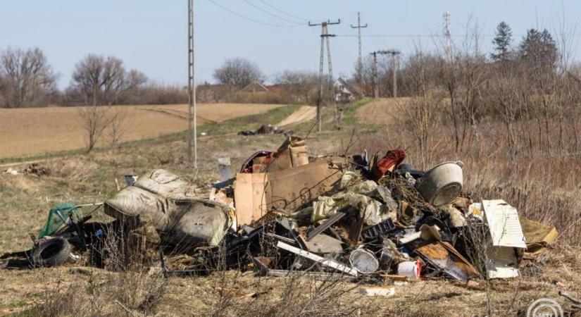 154 tonna illegális szemetet gyűjtött össze a Magyar Közút