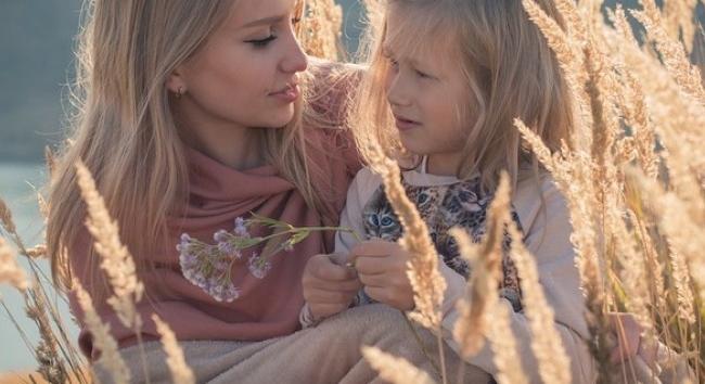 Május első vasárnapja: Anyák napja Magyarországon - eredete és hagyományai