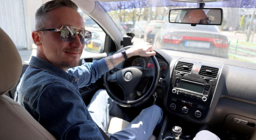 Sikerül-e az újságírónak jogsival a forgalmi vizsga? Lássuk! - videó