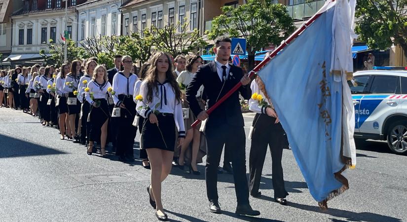 A város is búcsúzott a Széchenyi és a Batsányi végzőseitől
