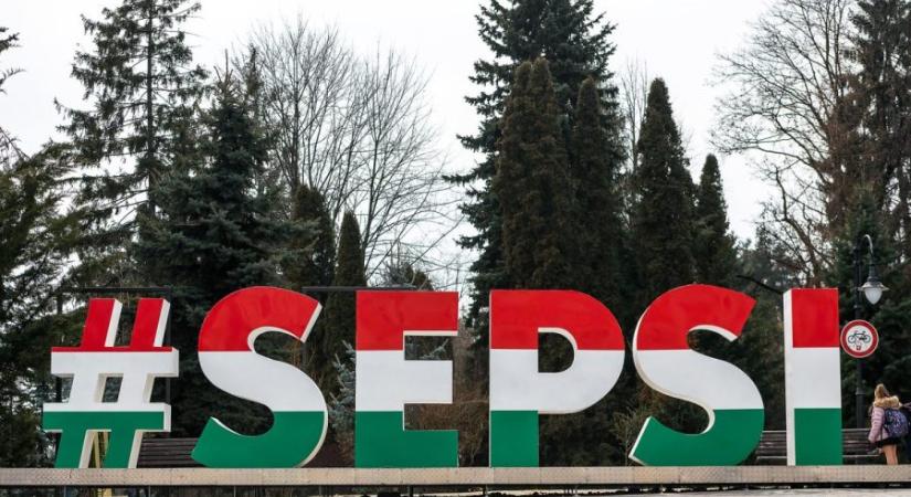 Vasárnap avatják fel Petőfi Sándor egészalakos szobrát Sepsiszentgyörgyön