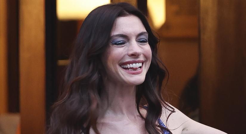 Anne Hathaway visszatért: Itt Az ördög Pradát visel 2. ikonikus sminkje, amitől leesik az állad