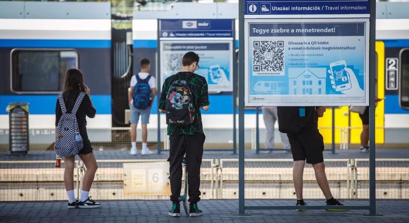 Május 1-jei menetrend: így járnak a vonatok és buszok a hosszú hétvégén
