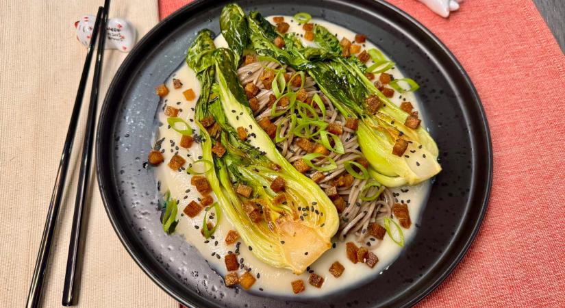 Krémes tészta pirított pak choi-jal – ázsiai ihletésű, enyhén füstös ízvilág