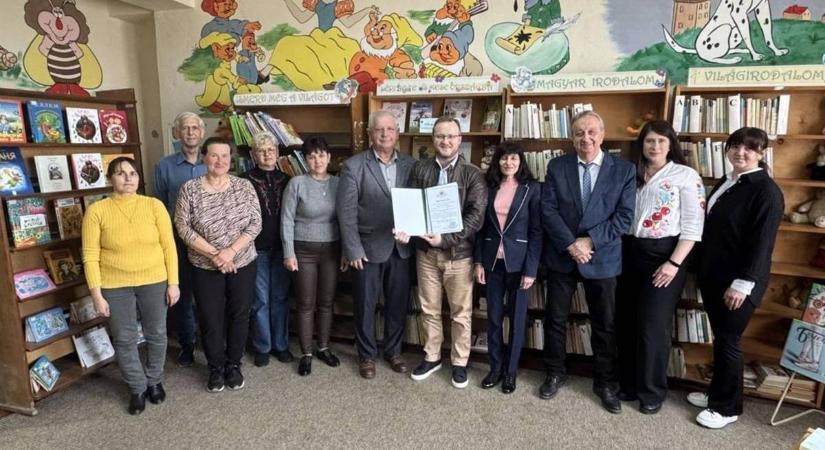 Kárpátaljára érkezett a Széchényi Ferenc Könyvprogram első szállítmánya