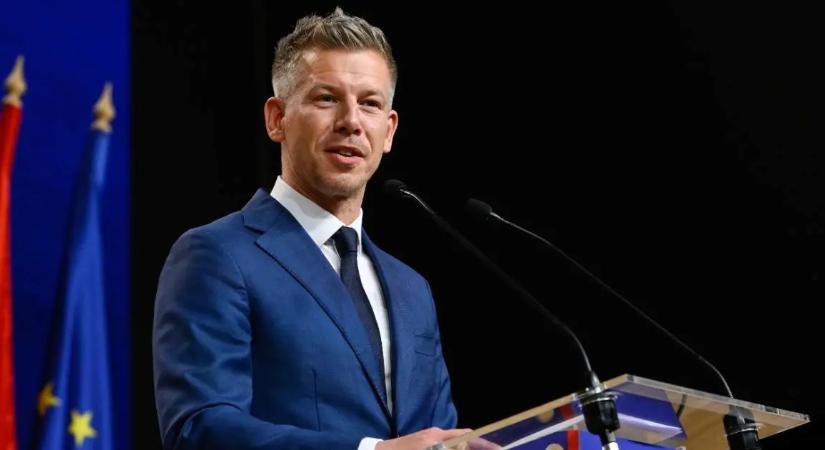 „Készen állunk” Magyar Péter egyetlen fotón mutatta meg a TISZA-kormány 16 miniszterét