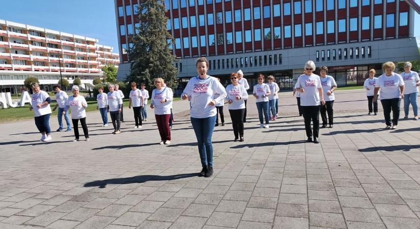 Táncra perdültek az ajkai szeniorok ( videó)