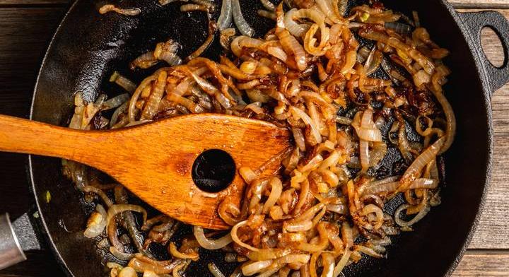 Aranybarna karamellizált hagyma: a tökéletes alaprecept