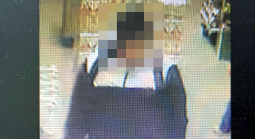 A győrszentiváni Sparból lopott a férfi, őt keresik a rendőrök