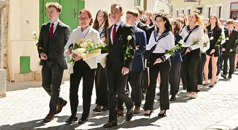Ballagtak a kőszegi Jurisich Miklós Gimnázium vén diákjai is - galéria