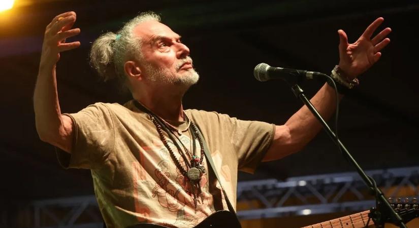 Laár András Balatonberénybe költözött