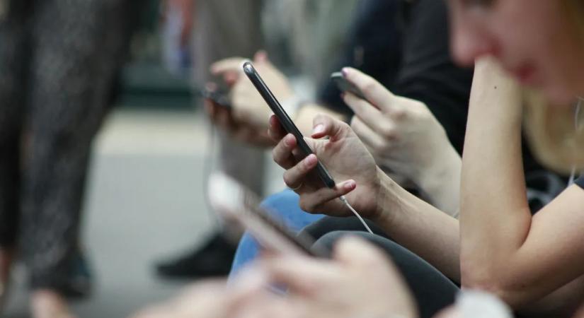 Valóságos rémálom: őrjöngenek a samsungosok, sorra tűnnek el az üzeneteik