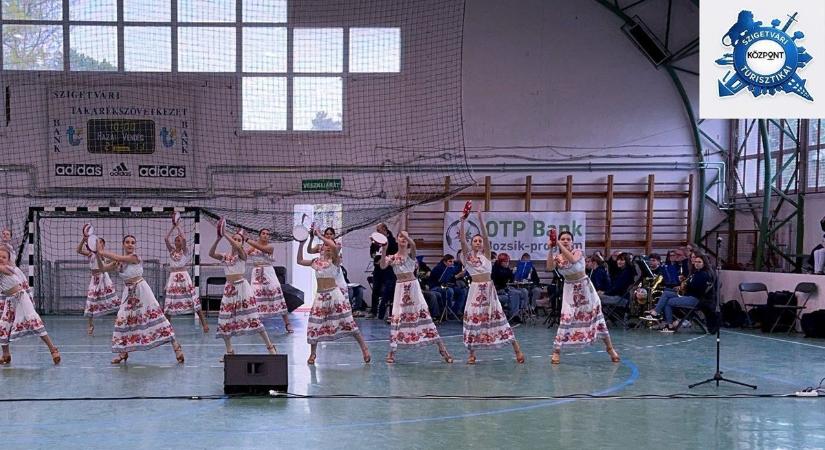 Több generáció együtt ünnepelt Szigetváron a tánc világnapján