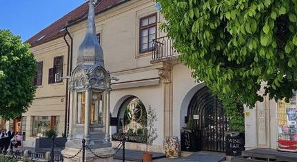 Újra a főtéren áll a pécsi „időjós” pavilon