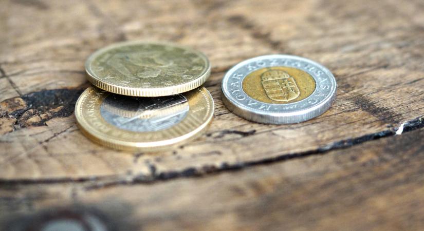 Erősödéssel kezdte a napot a forint az euróval szemben, de délelőttre elfogyott a lendület