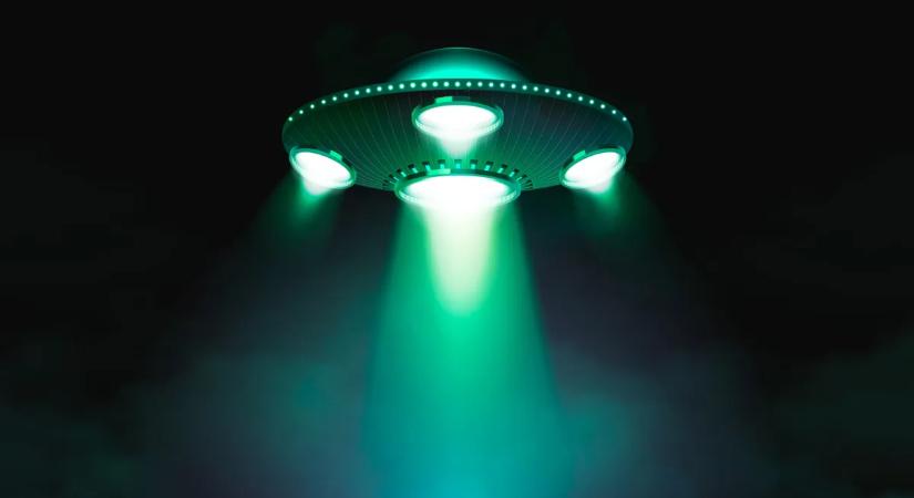 Újabb UFO-rejtély: 40 percig lebegett a titokzatos narancssárga fény