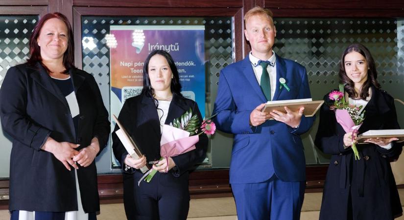 Több évtizedes szokás: lampionos ballagással búcsúztak a csornai végzősök - fotók
