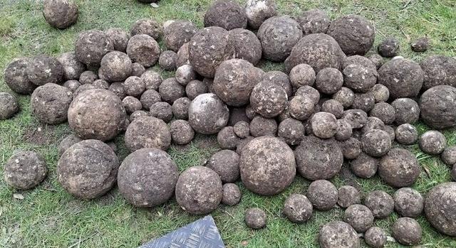 Középkori ágyúgolyók és világháborús leletek kerültek elő Belgiumban