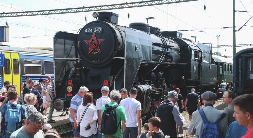 Ritka élmény a síneken: Szegeden is megfordul majd a gőzmozdonyos szerelvény