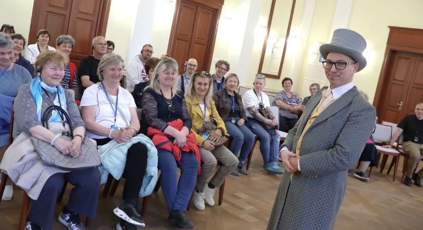 A zalai „Zöld Fa Szálló” fogadóban szállt meg Lord Whistledown, a Bridgerton család tagja mesélt a bálokról