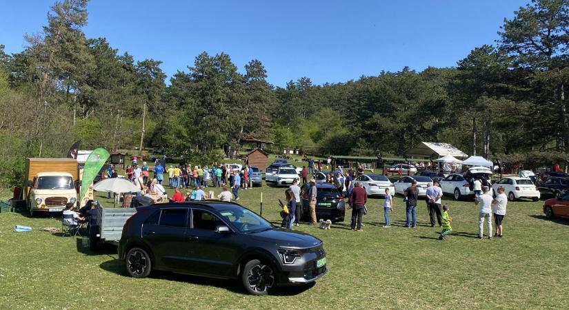 A Balatonnál kezdődött a villanyautós rendezvények idei sorozata