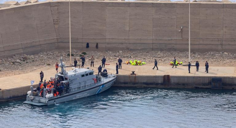 Krétán tette partra Izrael az elfogott gázai flotilla aktivistáit, köztük egy magyart