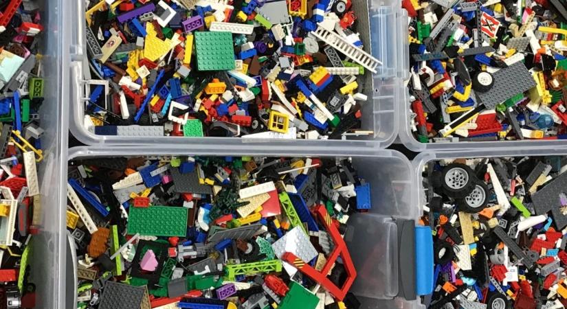 Érdekes készülék: így működik egy szó szerint összelegózott 3D-nyomtató