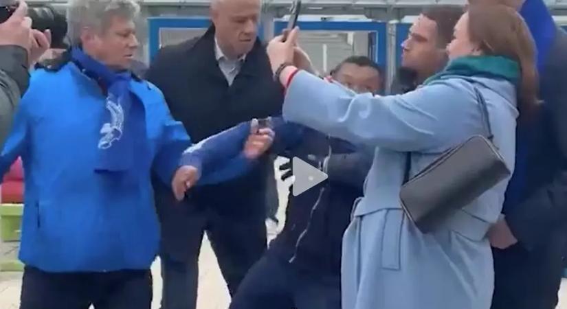 Videón az eset: rátámadtak egy orosz kormányzóra