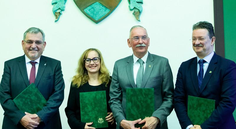 Stratégiai partnerségre léptek a hazai gyógyszergyártók a Debreceni Egyetemmel