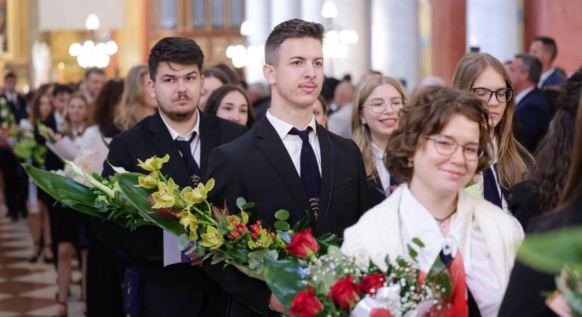 Elballagtak az egri Andrássy végzősei - fotókkal
