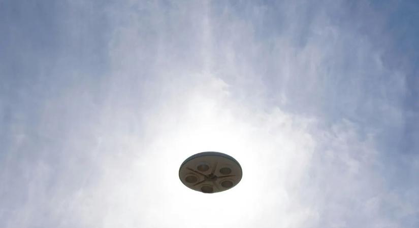 Narancssárgán izzó UFO-t láttak az égen - te mit vettél észre?