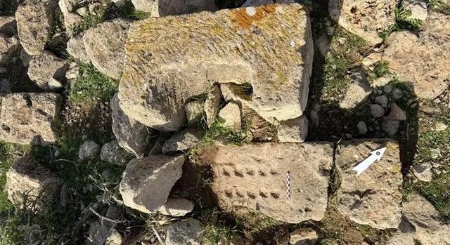 Pásztorok által vésett ősi táblajátékokat azonosítottak Ptolemaisz romjainál