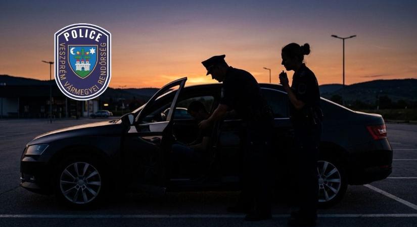 Kis híján tragédia történt: nem mozdult a sofőr, semmire nem reagált