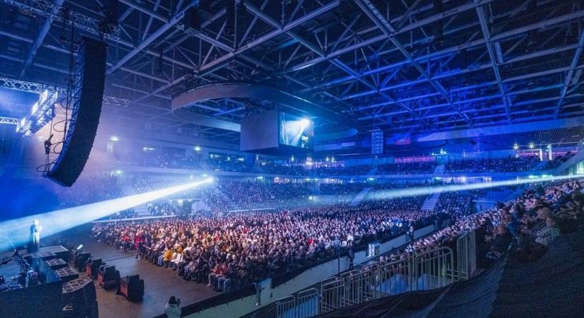 Felcsendülnek az ABBA legnagyobb slágerei a MET Arénában (videó)