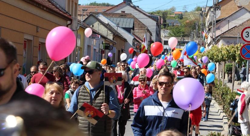 Visszarepültek az időben a bányászvárosban: ilyen volt a régi majális hangulata