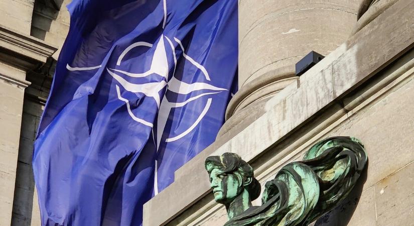 Most kerülhet bajba a NATO? Több európai országba is beleszállt az amerikai elnök