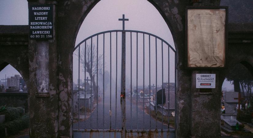 Ezért kért temetést a hamvasztás helyett a tudós – elárulta, mi történik velünk a halálunk után