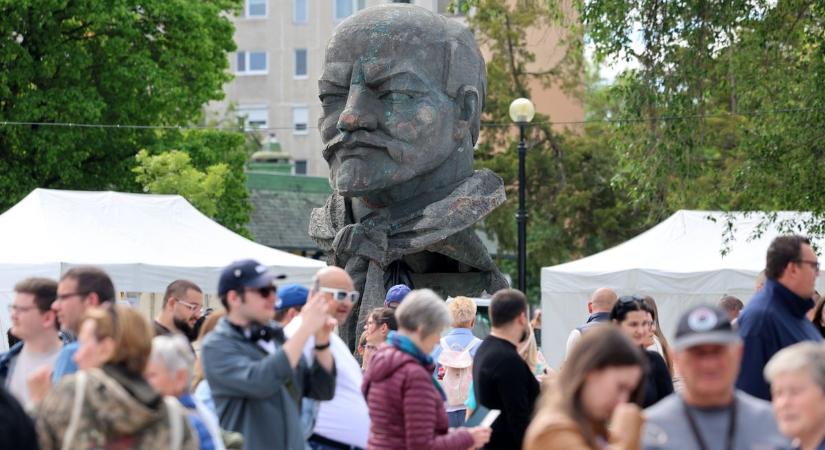 Nosztalgia költözött egy napra Tiszaújvárosba a 2026-os retro majálison - fotók, videó