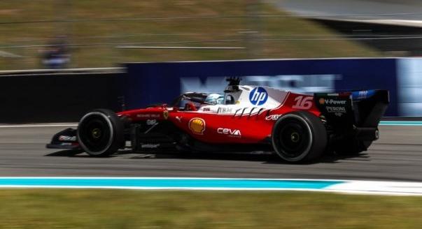 Leclerc kezdett az élen az F1-es Miami Nagydíjon