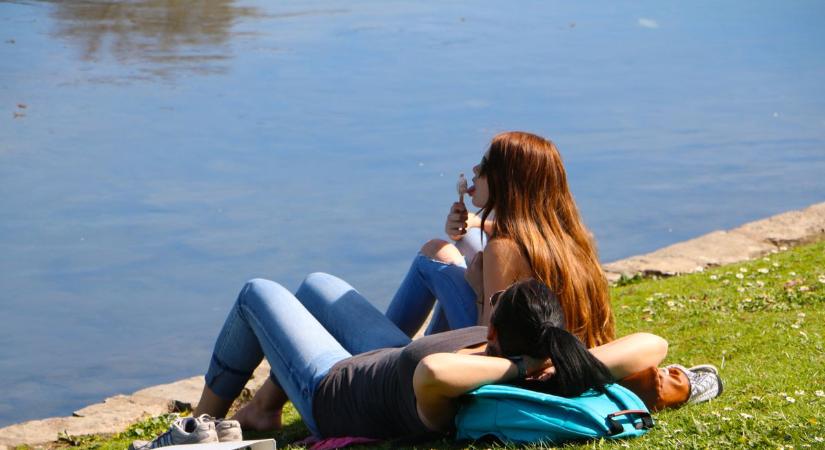 Nagykabátról bikinire vált Somogy megye: 27 fokos hőséggel robban be a nyár