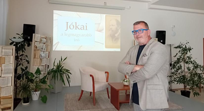 Rendhagyó irodalomórát tartott a népszerű író Győrben