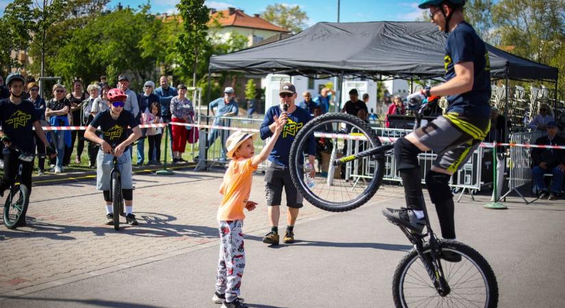 Gyerekzsivaj, extrém sportok, telt ház – így pörög a szekszárdi majális (galéria)