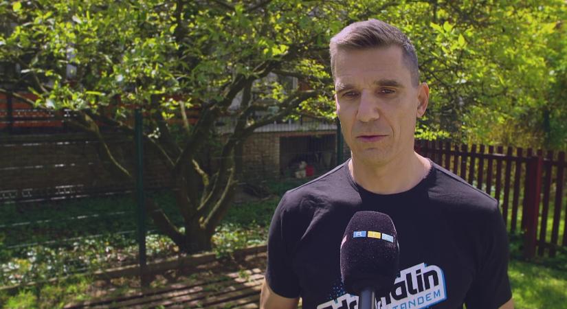 Egy külföldi férfi a MOL-torony tetejéről vetette magát a mélybe – ejtőernyővel!