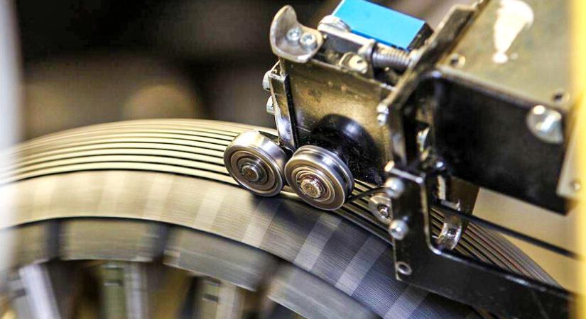 Milyen gumit válassz a motorodra? - Így épülnek fel a különböző övszerkezetű abroncsok