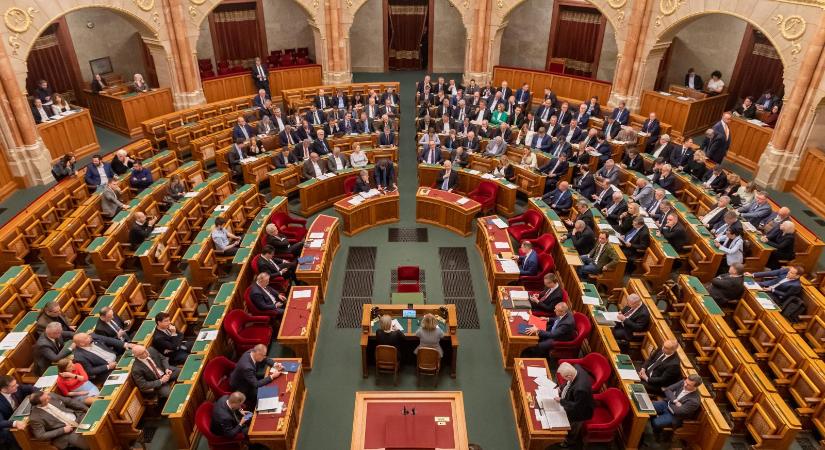 Huszonöt olyan parlamenti mandátumot adott ki Nemzeti Választási Bizottság, amely lemondás miatt üresedett meg