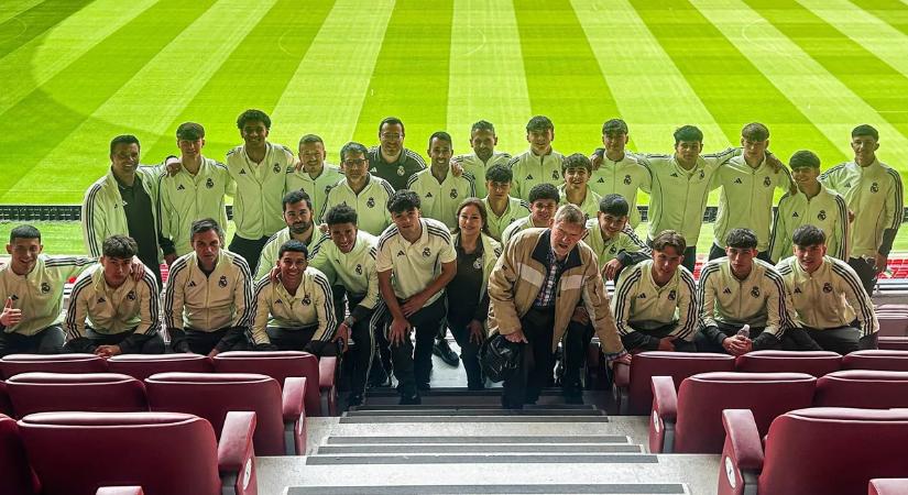 A Real Madrid fiataljai bejárták a Puskás Múzeumot