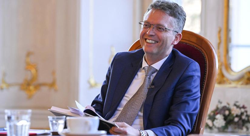 Két kézzel szórták a pénzt a fideszes celebekre, a Hankó-közeli kollégium simán átverte a NKA döntéshozóit is