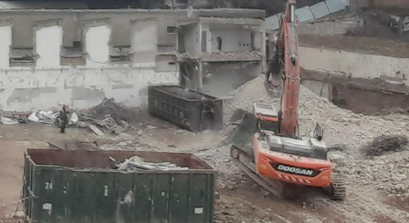Teljesen elbontják Budapest egyik legikonikusabb épületét