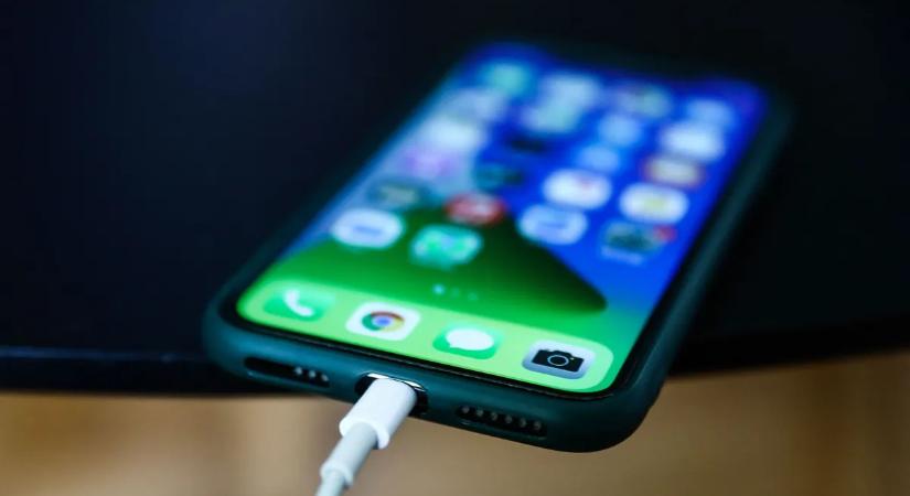 Újonganak a részvényesek – minden területen növelte eladásait az Apple