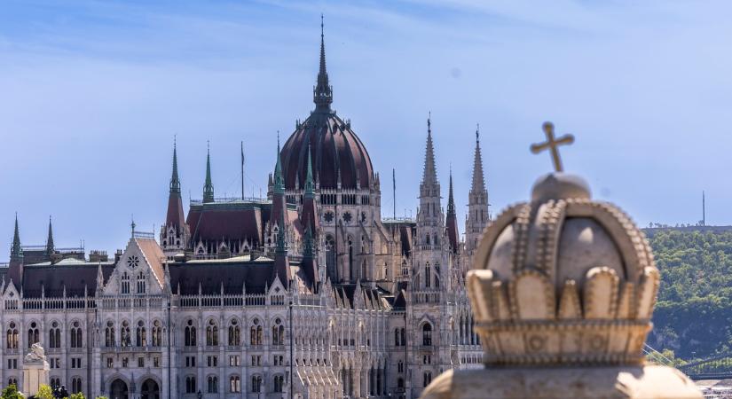 Isten hozta a civil életben! Visszatérnek a politikusok a parlamentből a munkaerőpiacra